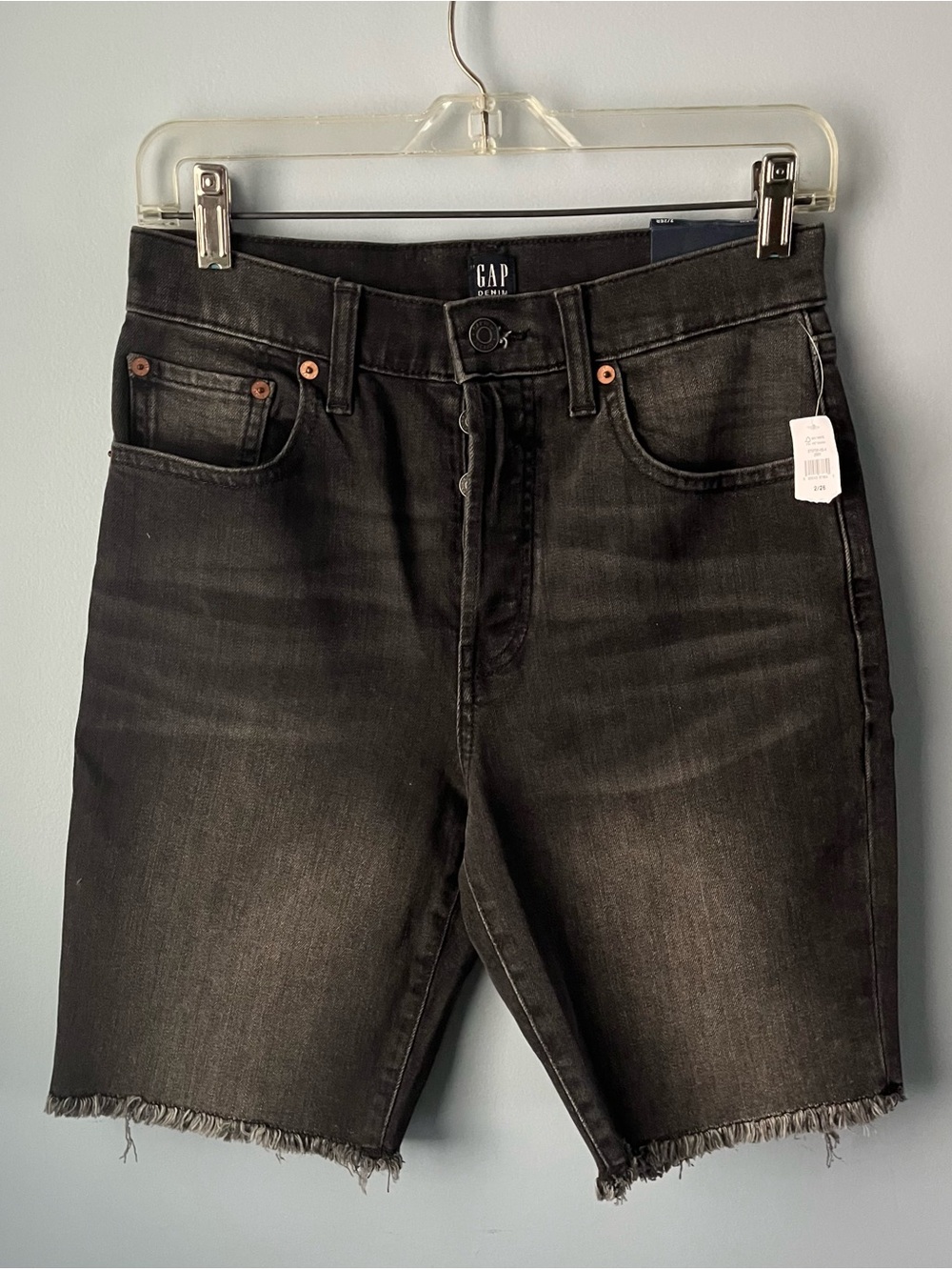 NWT GAP Washed Black High Rise Bermuda Denim Cutoff Shorts Size 2/26